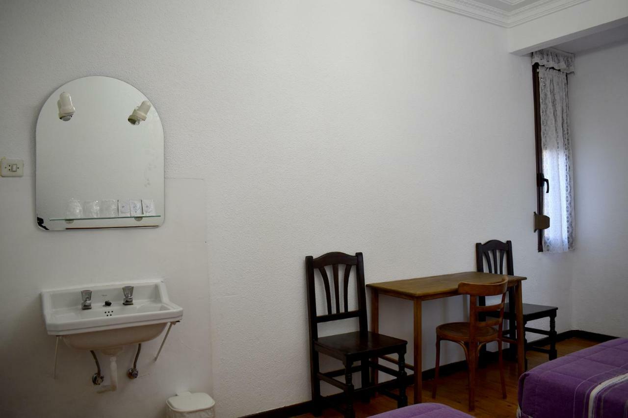 Hotel Hostal Oviedo León Exteriér fotografie