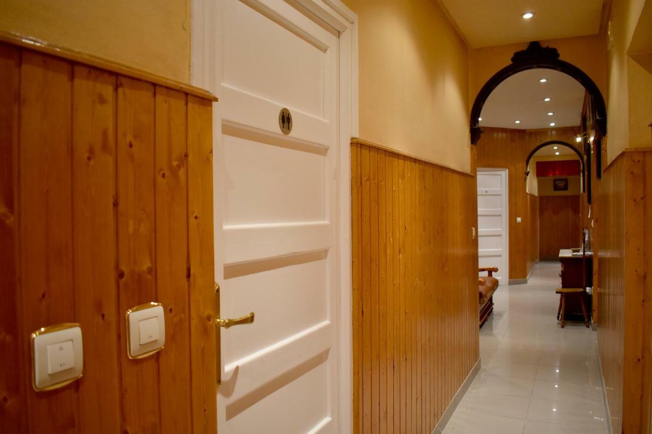 Hotel Hostal Oviedo León Exteriér fotografie