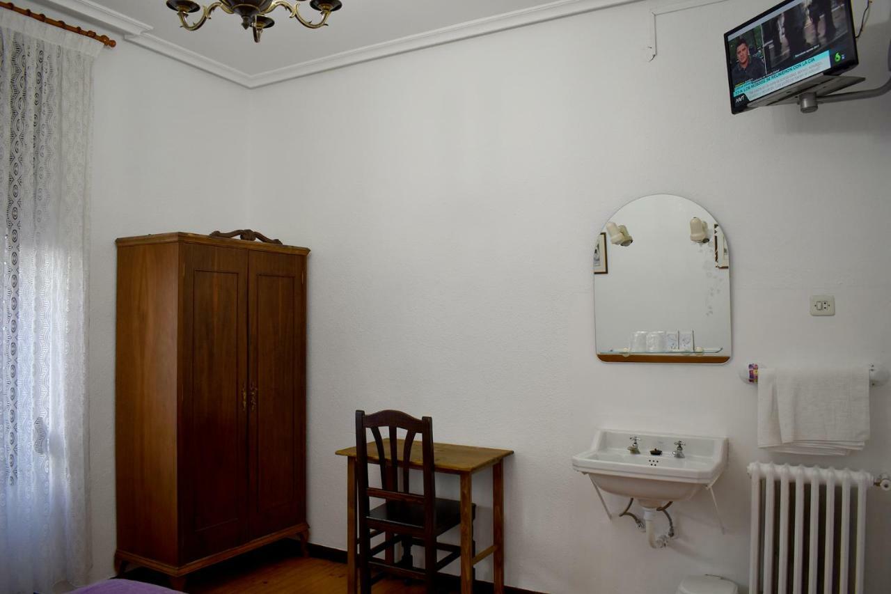 Hotel Hostal Oviedo León Exteriér fotografie