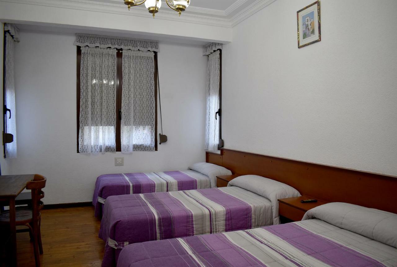 Hotel Hostal Oviedo León Exteriér fotografie